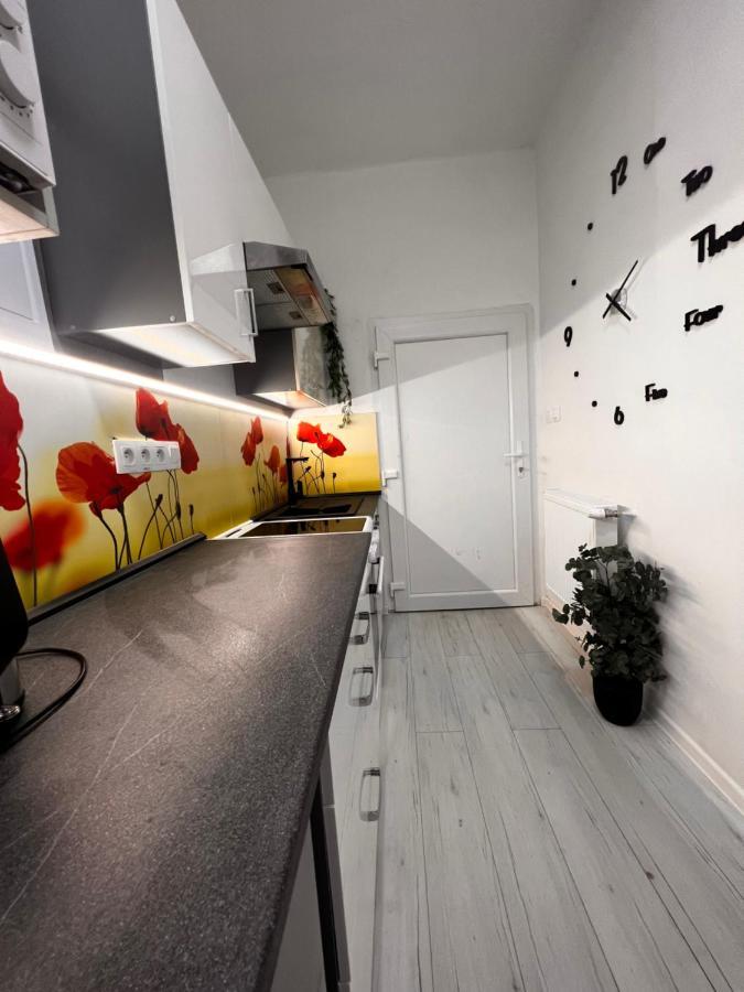 Apartmany V Centre - Vlastna Izba So Spolocnou Kuchynou A Kupelnou Moze Byt Zdielana 2 Inymi Izbami มาร์ติน ภายนอก รูปภาพ